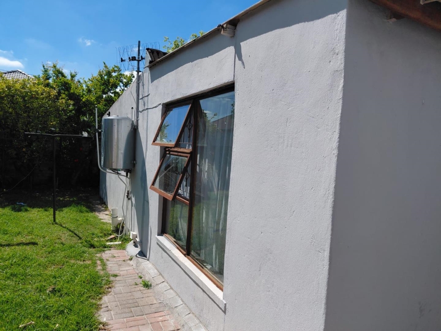 To Let 1 Bedroom Property for Rent in Parow Western Cape